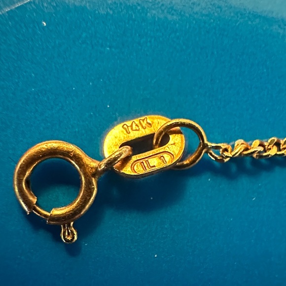 Elegant 14k Gold Filigree Bracelet - Picture 3 of 6